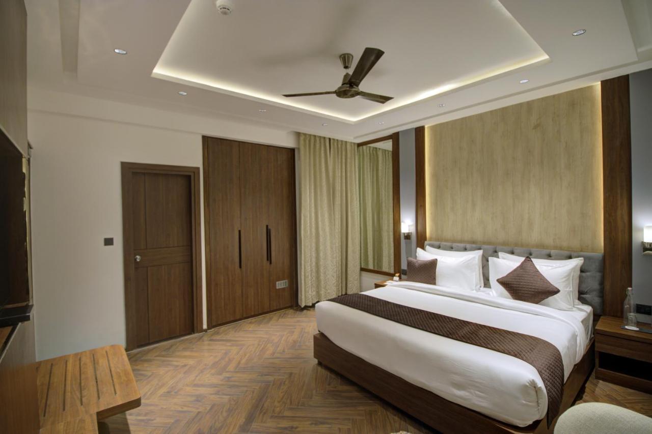 Cygnett Collection K K Hotel Faizābād Kültér fotó